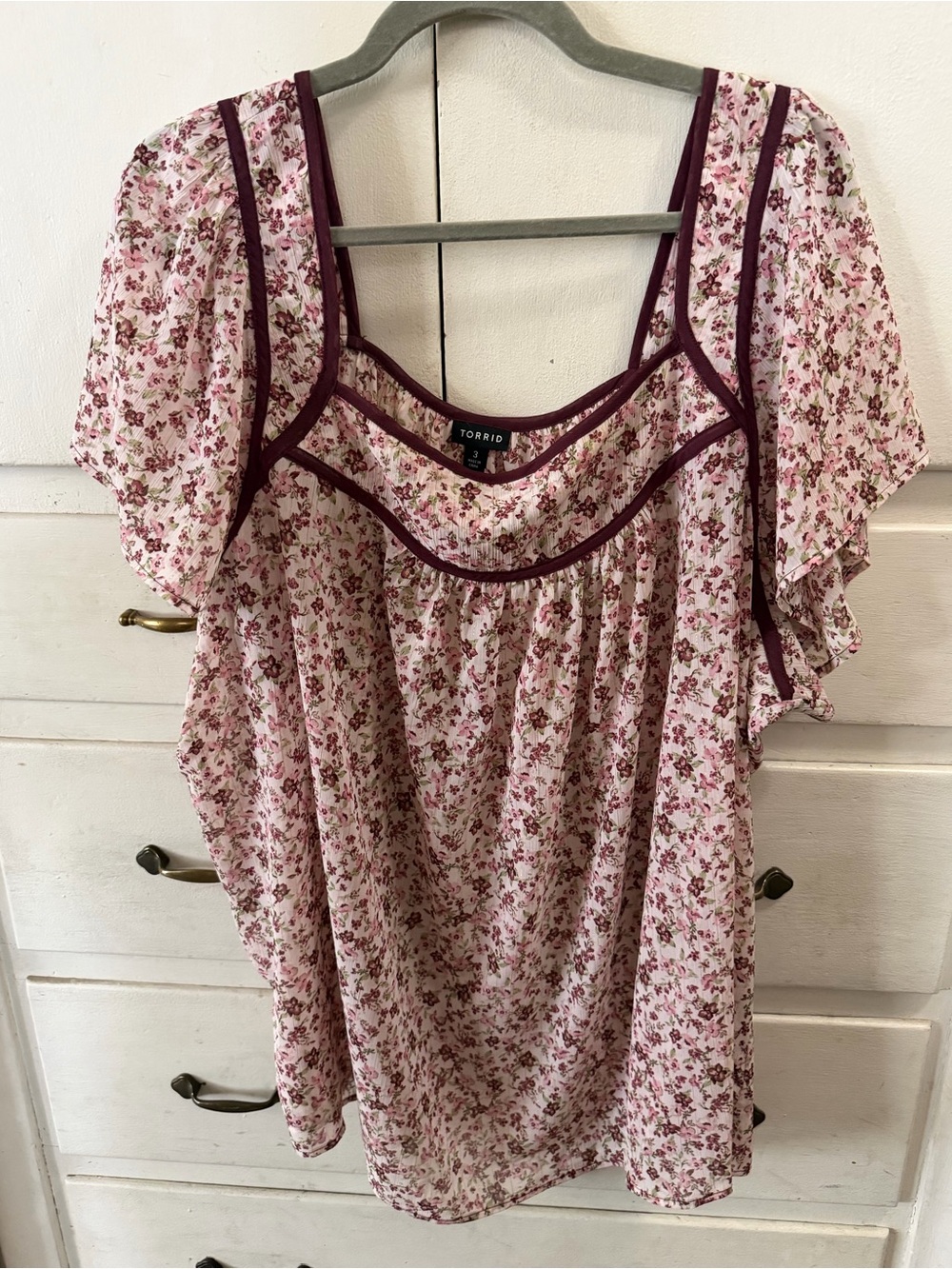 torrid Pink Floral Scoop Neck Blouse with Burgundy Trim